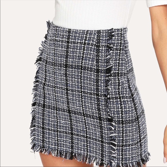Last One! Tweed Plaid Frayed Hem Mini Skirt - Picture 5 of 6
